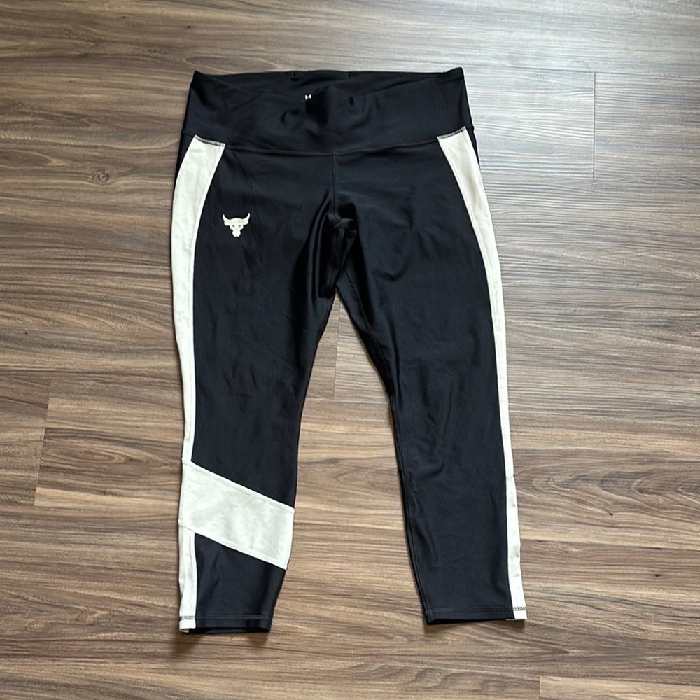 Under Amour size XL Black and White Athletic Leggings